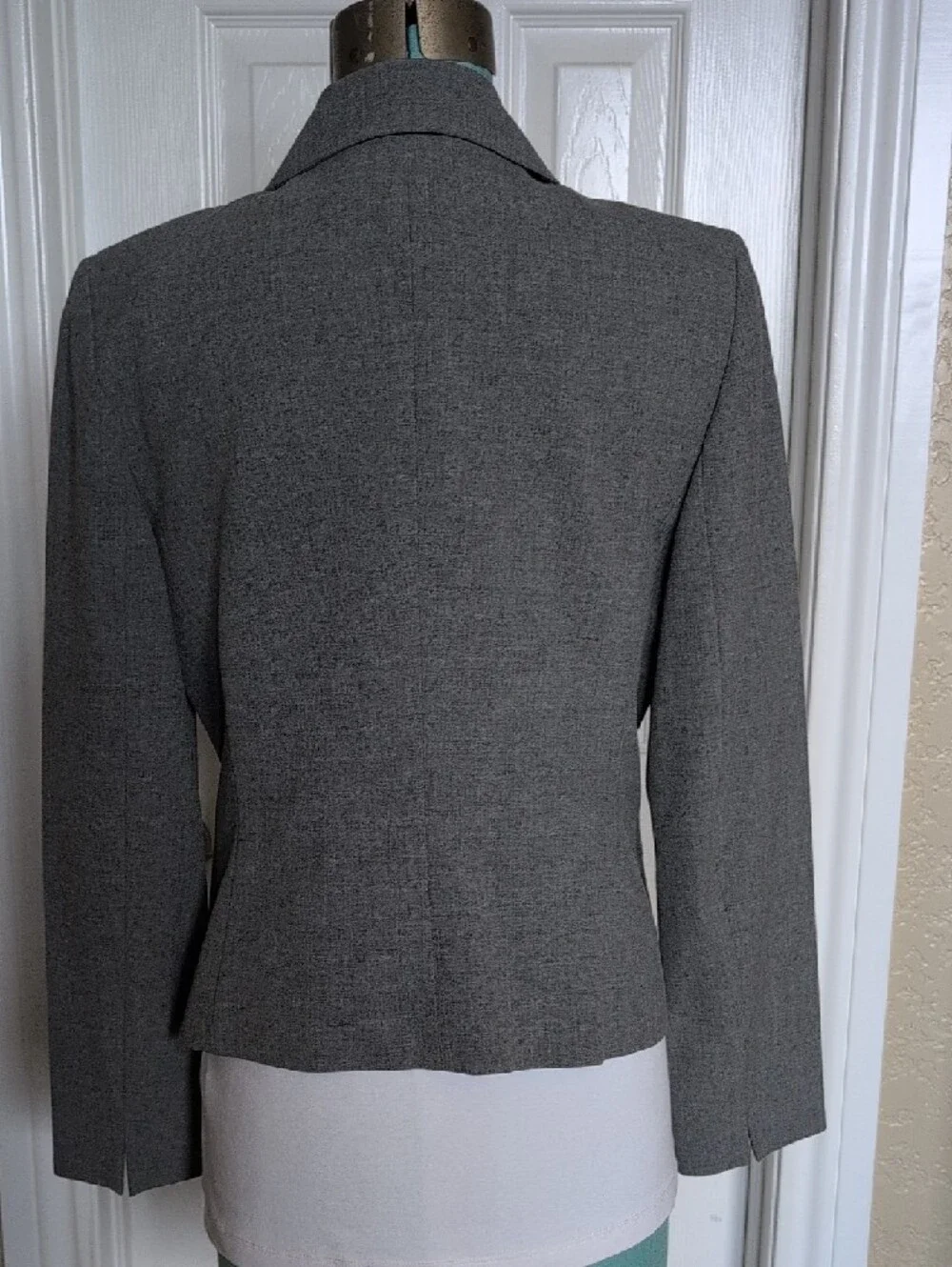 BOGO Women's Gray Tailored Blazer Jacket - Picture 3 of 4